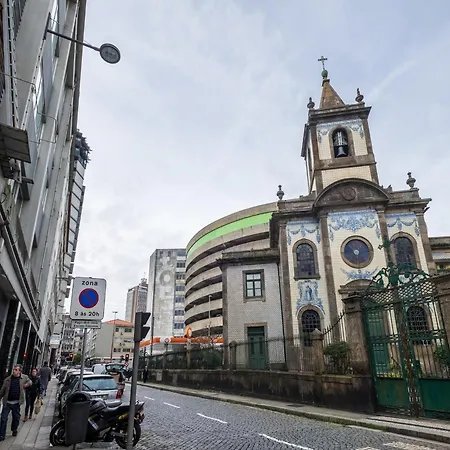 Feel Bacchus Townhouse