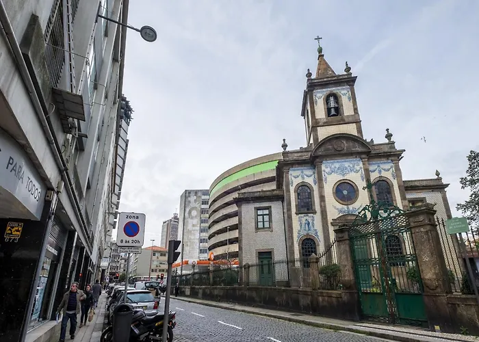 Feel Bacchus Townhouse