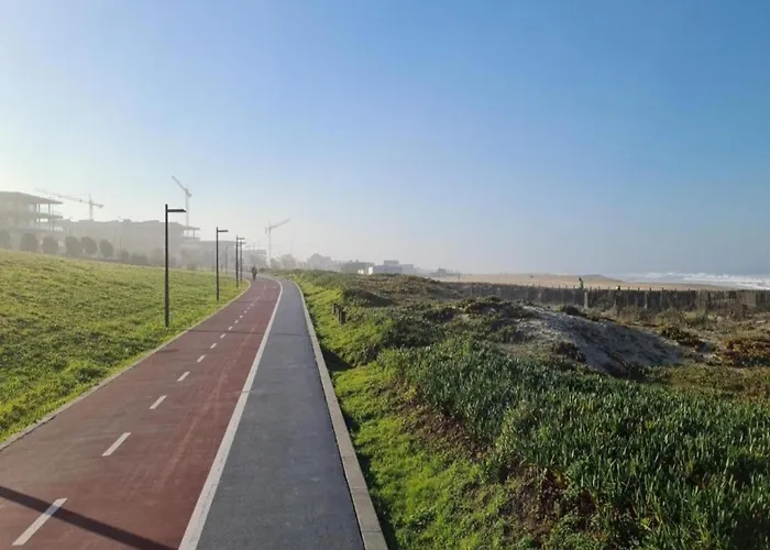 Feel Bacchus Townhouse アパート